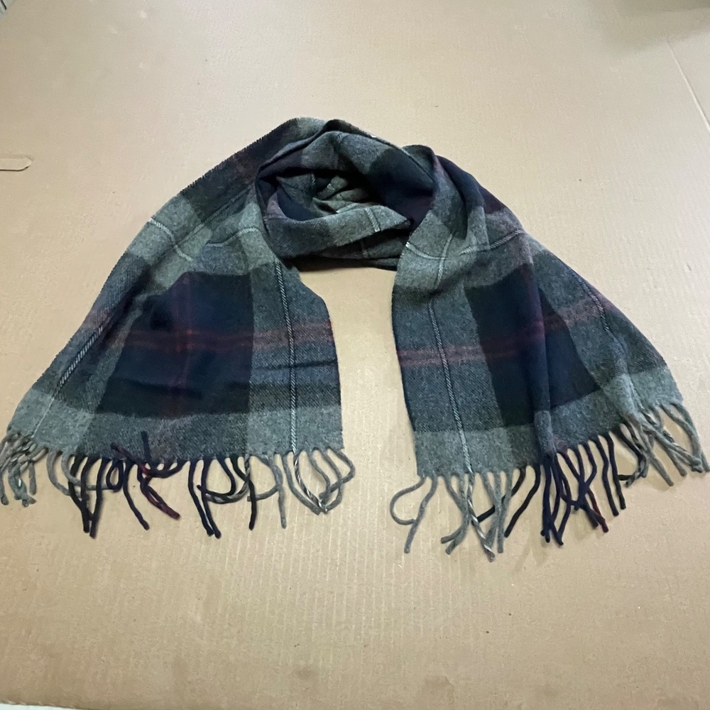 Vintage Gap Gray/Navy Plaid Wool Scarf 63"x 13" Cozy Neck Warmer Fringed‎ Itay
